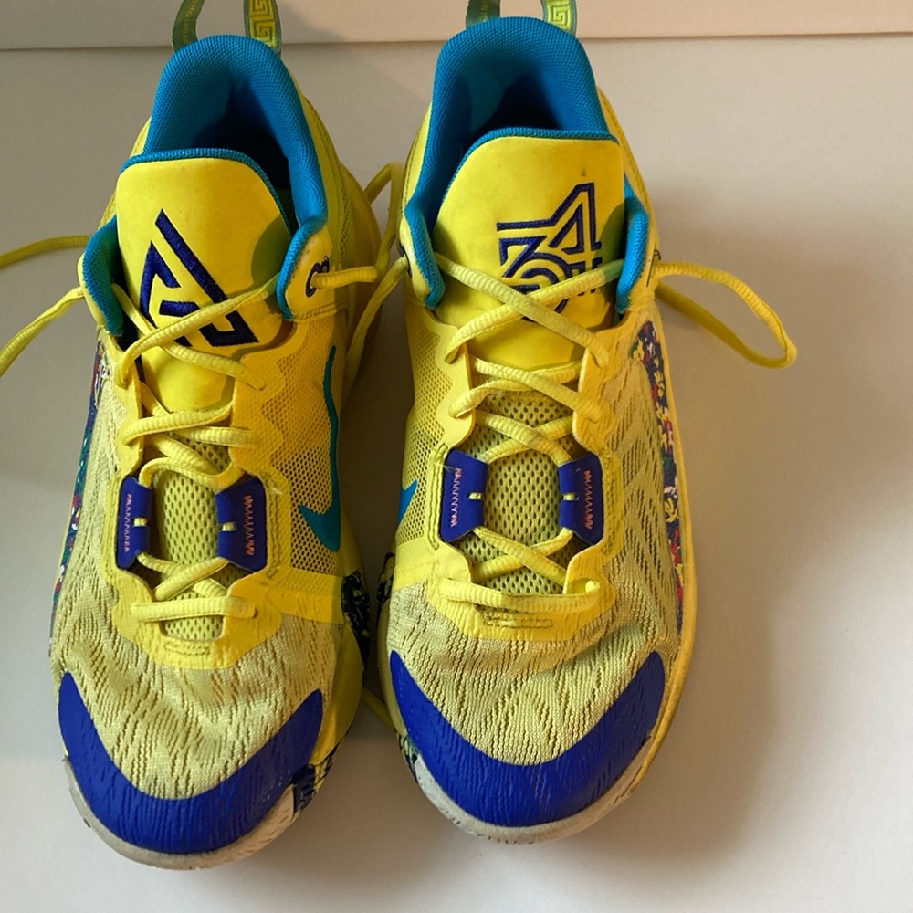 Gainnis Eye-Catching Yellow and blue basketball Sneakers LAGO5